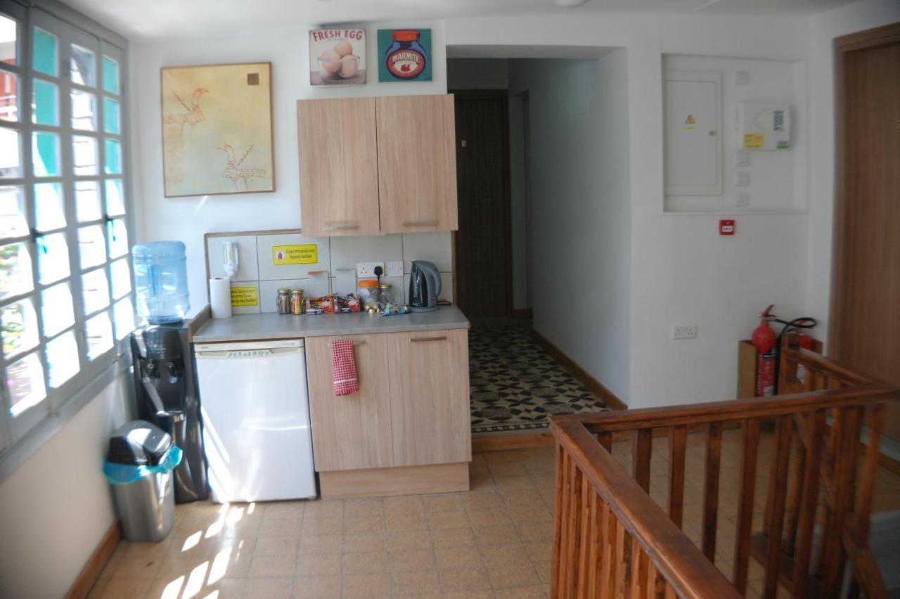 Harrys Inn Guesthouse Larnaca Ngoại thất bức ảnh