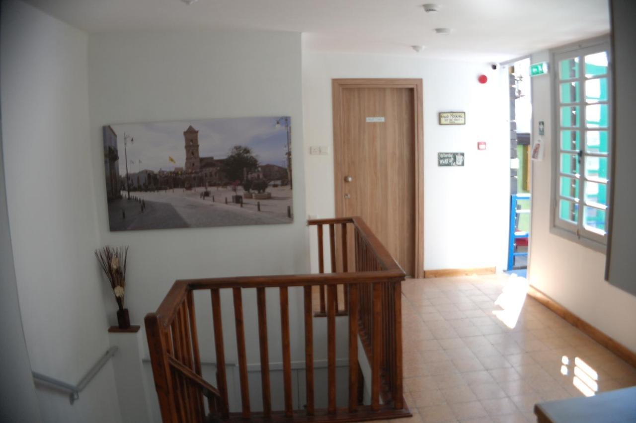 Harrys Inn Guesthouse Larnaca Ngoại thất bức ảnh
