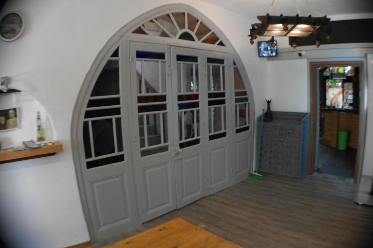Harrys Inn Guesthouse Larnaca Ngoại thất bức ảnh