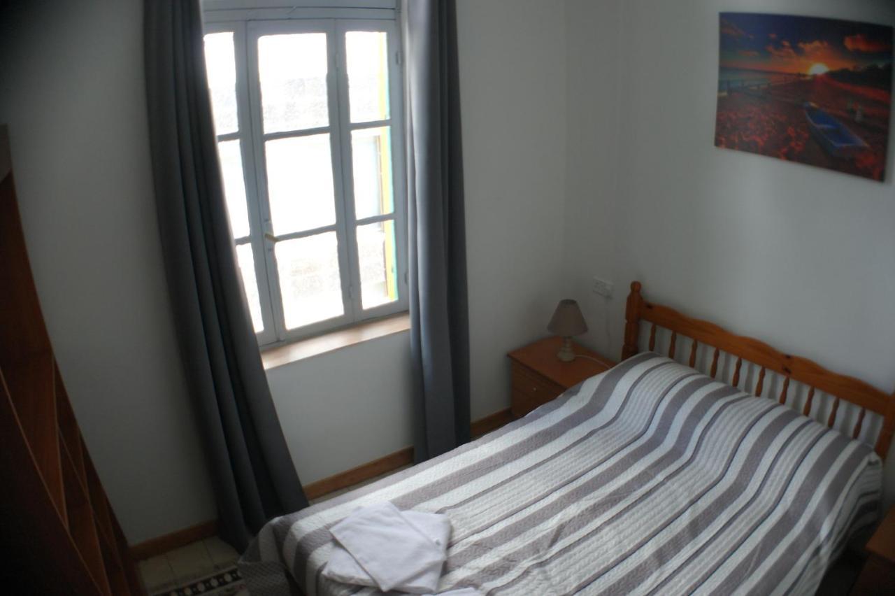 Harrys Inn Guesthouse Larnaca Ngoại thất bức ảnh