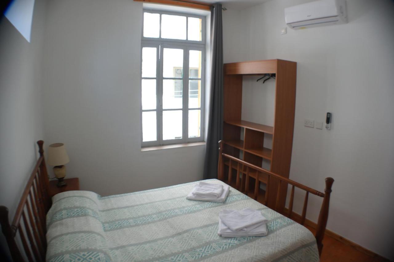 Harrys Inn Guesthouse Larnaca Ngoại thất bức ảnh